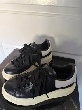 ALEXANDER MCQUEEN Black & White Platform Sneakers